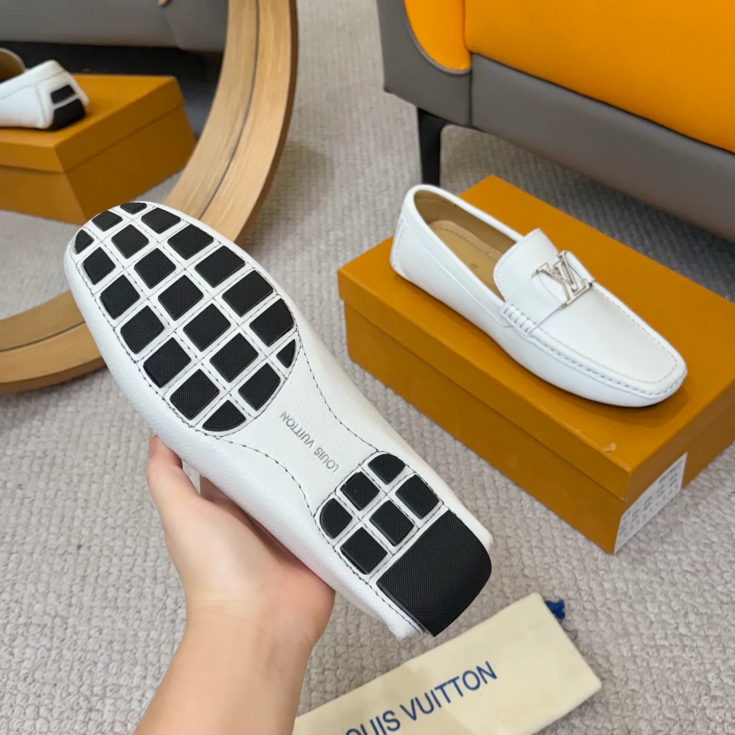 Men's men's shoes 💰420 (Yangli) LV 2⃣️0⃣️2⃣️5️⃣Spring and summer counter GLORIA series models ✈️Original factory special leather production, original last type. A classic driving slip-on casual shoe that shows an elegant style with exquisite craftsmanship details such as Monogram embossing all over the upper🌀Italian imported calfskin fabric Sheepskin foot pads➕Inside～Private mold replica sole Unique style Comfortable driving slip-on Size: 4-12 (38-46) Comes with [Counter packaging: original box, wrapping paper, card, instruction manual, shoehorn, cloth bag] No pressure to enter and leave the counter!